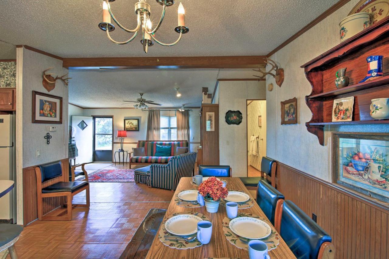Utopia Family Home With Mountain Viewing Deck! 外观 照片