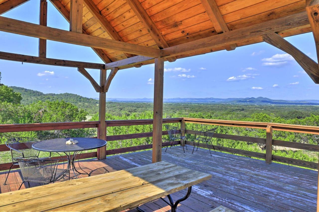 Utopia Family Home With Mountain Viewing Deck! 外观 照片